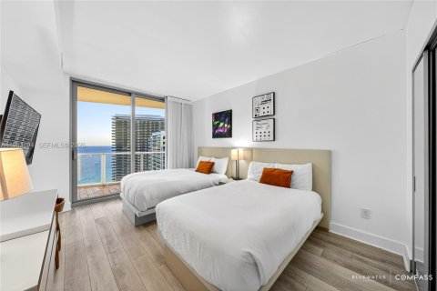 Condo in Hollywood, Florida, 2 bedrooms  № 2025534 - photo 7