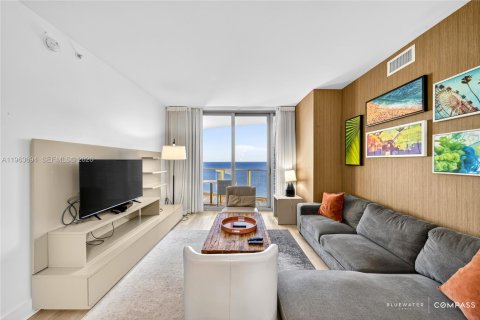 Condo in Hollywood, Florida, 2 bedrooms  № 2025534 - photo 28