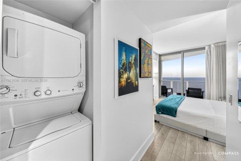 Condo in Hollywood, Florida, 2 bedrooms  № 2025534 - photo 30