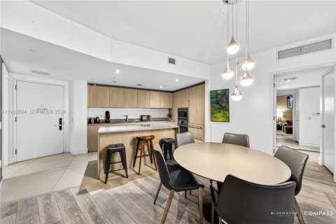 Condo in Hollywood, Florida, 2 bedrooms  № 2025534 - photo 27