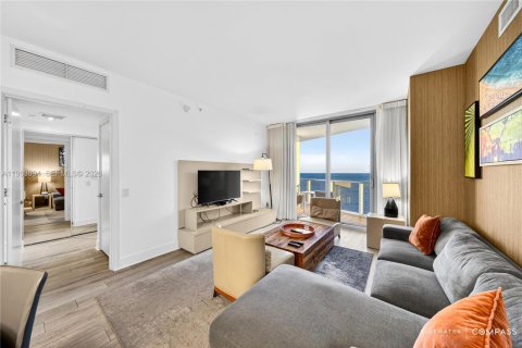 Condo in Hollywood, Florida, 2 bedrooms  № 2025534 - photo 4