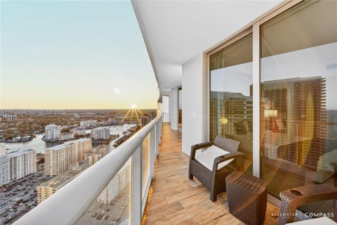 Condo in Hollywood, Florida, 2 bedrooms  № 2025534 - photo 17