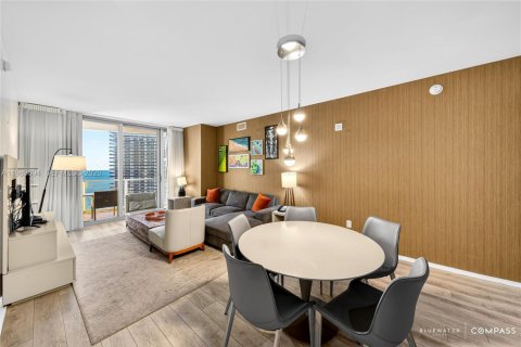 Condo in Hollywood, Florida, 2 bedrooms  № 2025534 - photo 23