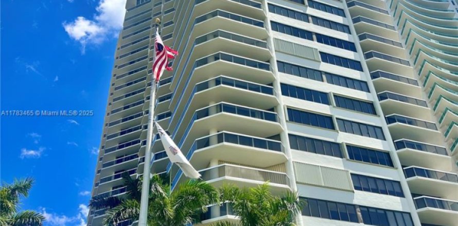 Condo à Aventura, Floride, 2 chambres № 1741727