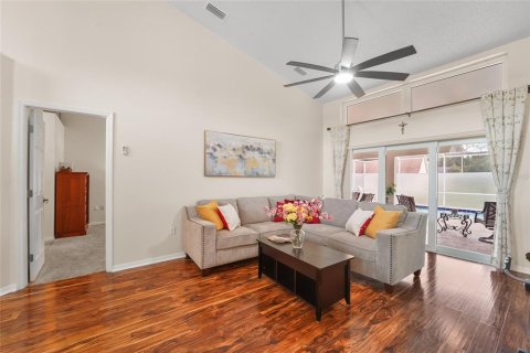 House in Hudson, Florida 3 bedrooms, 187.29 sq.m. № 2151920 - photo 8