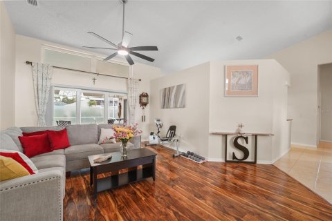House in Hudson, Florida 3 bedrooms, 187.29 sq.m. № 2151920 - photo 7