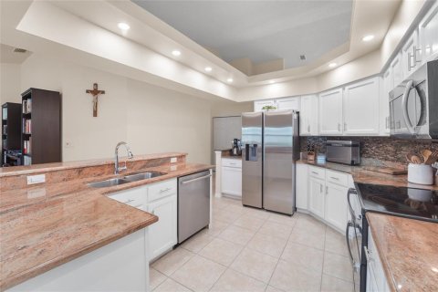 House in Hudson, Florida 3 bedrooms, 187.29 sq.m. № 2151920 - photo 11