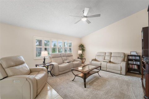 House in Hudson, Florida 3 bedrooms, 187.29 sq.m. № 2151920 - photo 14
