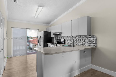 Condominio en venta en Hialeah, Florida, 2 dormitorios, 91.97 m2 № 1727698 - foto 15