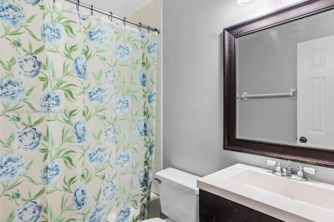 Condominio en venta en Hialeah, Florida, 2 dormitorios, 91.97 m2 № 1727698 - foto 8
