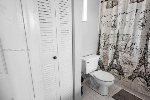 Condominio en venta en Hialeah, Florida, 2 dormitorios, 91.97 m2 № 1727698 - foto 26