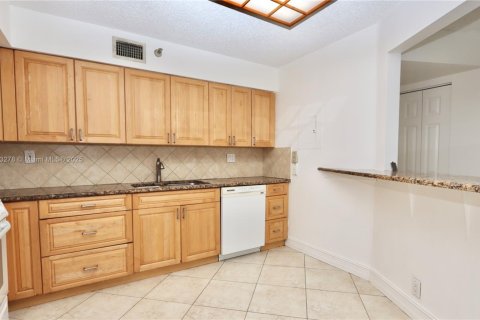 Condo in Aventura, Florida, 2 bedrooms  № 1937849 - photo 8