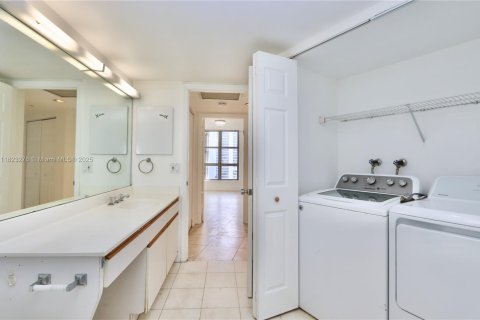 Купить кондоминиум в Авентура, Флорида 2 спальни, 125.7м2, № 1937849 - фото 29