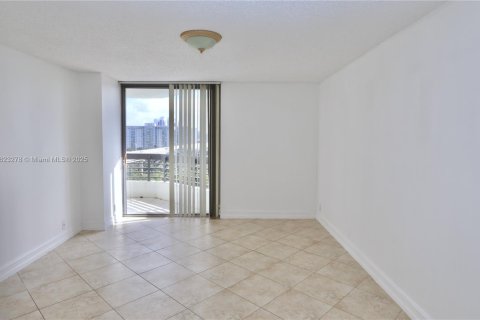 Copropriété à vendre à Aventura, Floride: 2 chambres, 125.7 m2 № 1937849 - photo 15