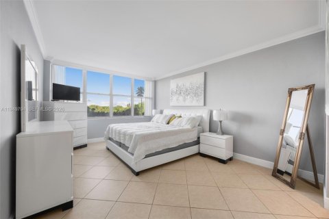 Condo in Miami Beach, Florida, 2 bedrooms  № 2392664 - photo 6