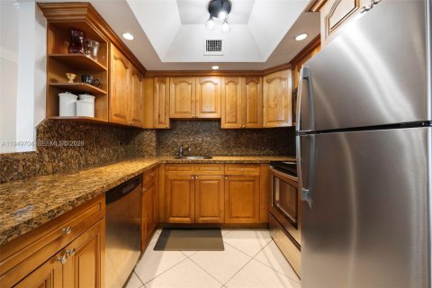 Condo in Miami Beach, Florida, 2 bedrooms  № 2392664 - photo 4