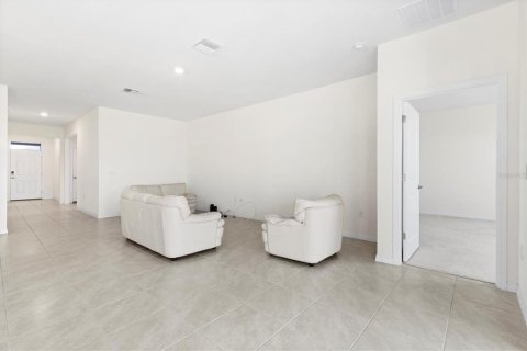 House in Wildwood, Florida 4 bedrooms, 188.96 sq.m. № 1918490 - photo 8