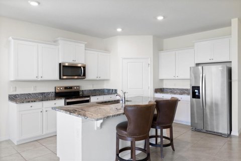 House in Wildwood, Florida 4 bedrooms, 188.96 sq.m. № 1918490 - photo 5
