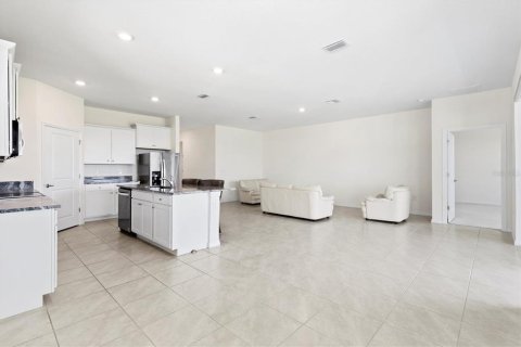 House in Wildwood, Florida 4 bedrooms, 188.96 sq.m. № 1918490 - photo 6