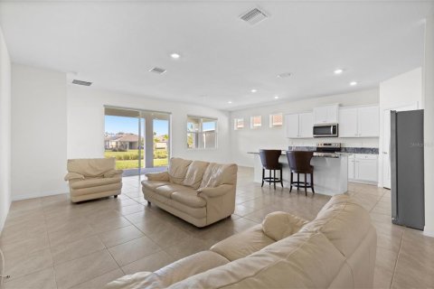 House in Wildwood, Florida 4 bedrooms, 188.96 sq.m. № 1918490 - photo 7