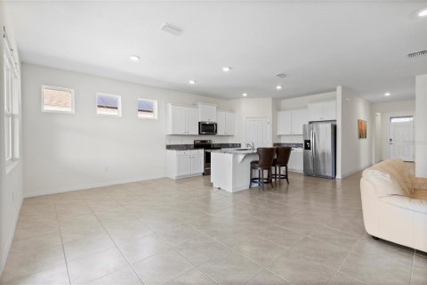 House in Wildwood, Florida 4 bedrooms, 188.96 sq.m. № 1918490 - photo 9