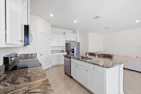 House in Wildwood, Florida 4 bedrooms, 188.96 sq.m. № 1918490 - photo 4