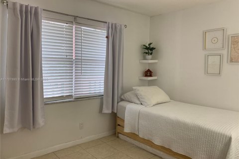 Condo in Sunrise, Florida, 2 bedrooms  № 1861298 - photo 13