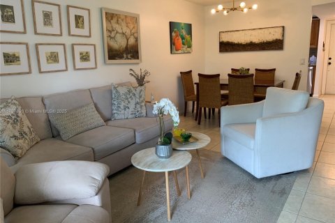 Condo in Sunrise, Florida, 2 bedrooms  № 1861298 - photo 2