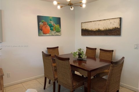 Condo in Sunrise, Florida, 2 bedrooms  № 1861298 - photo 4