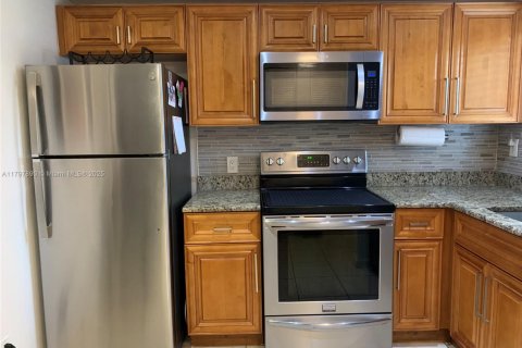 Condo in Sunrise, Florida, 2 bedrooms  № 1861298 - photo 8