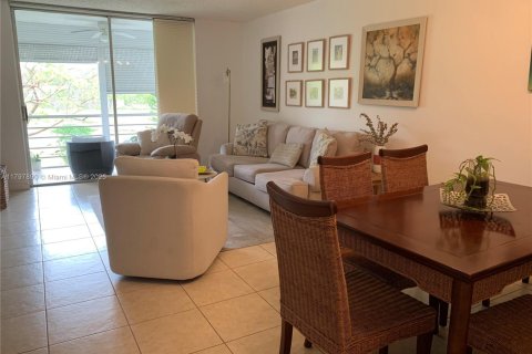 Condo in Sunrise, Florida, 2 bedrooms  № 1861298 - photo 19