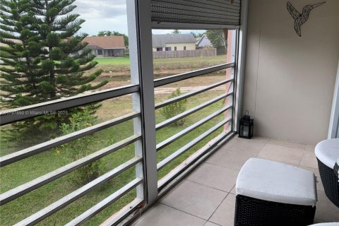 Condo in Sunrise, Florida, 2 bedrooms  № 1861298 - photo 17