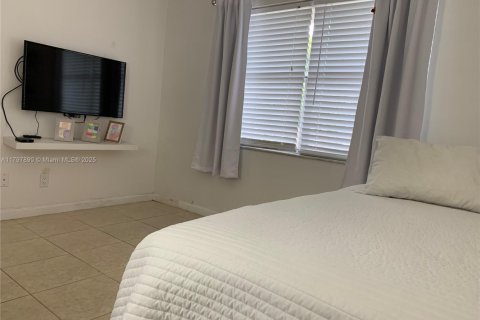 Condo in Sunrise, Florida, 2 bedrooms  № 1861298 - photo 15