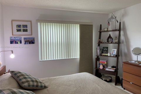 Condo in Sunrise, Florida, 2 bedrooms  № 1861298 - photo 11