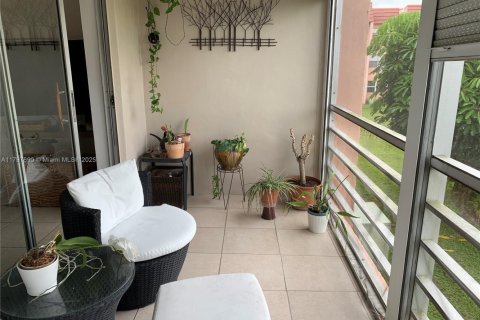 Condo in Sunrise, Florida, 2 bedrooms  № 1861298 - photo 18