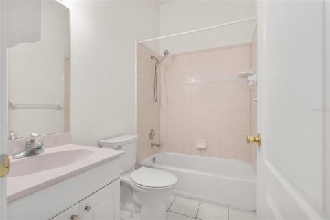 House in Gainesville, Florida 5 bedrooms, 277.96 sq.m. № 1913527 - photo 24