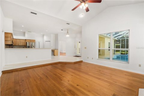 House in Gainesville, Florida 5 bedrooms, 277.96 sq.m. № 1913527 - photo 8