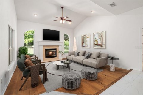 House in Gainesville, Florida 5 bedrooms, 277.96 sq.m. № 1913527 - photo 10
