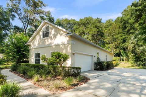 House in Gainesville, Florida 5 bedrooms, 277.96 sq.m. № 1913527 - photo 3