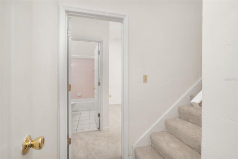House in Gainesville, Florida 5 bedrooms, 277.96 sq.m. № 1913527 - photo 27