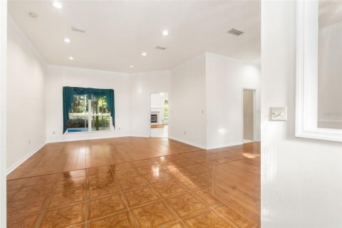 House in Gainesville, Florida 5 bedrooms, 277.96 sq.m. № 1913527 - photo 5