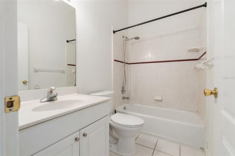 House in Gainesville, Florida 5 bedrooms, 277.96 sq.m. № 1913527 - photo 18