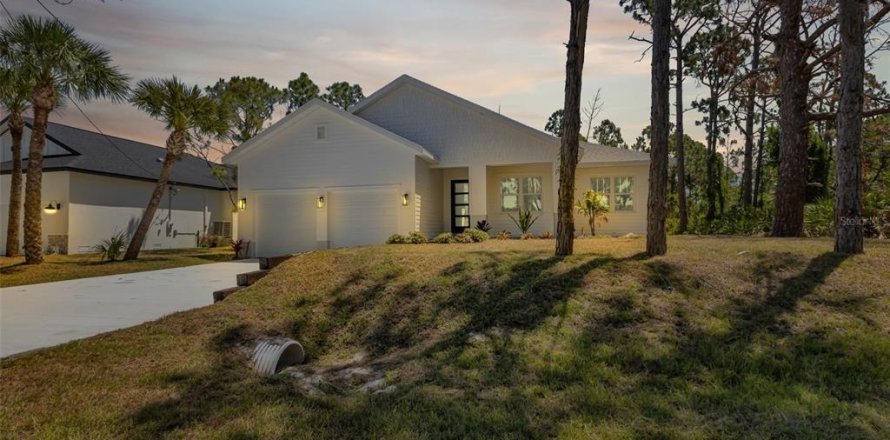 House in Port Charlotte, Florida 3 bedrooms, 195.75 sq.m. № 1616582