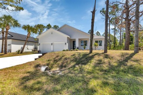 House in Port Charlotte, Florida 3 bedrooms, 195.75 sq.m. № 1616582 - photo 3
