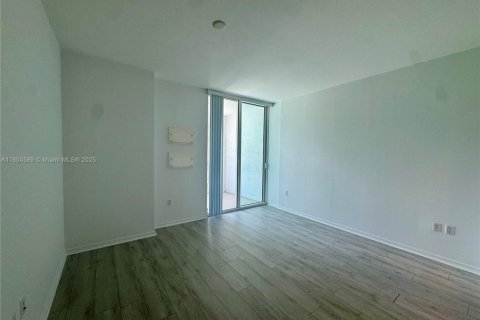 Condo in Miami, Florida, 1 bedroom  № 1888825 - photo 9