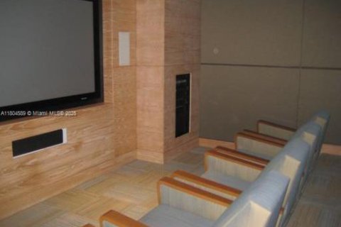 Condo in Miami, Florida, 1 bedroom  № 1888825 - photo 25