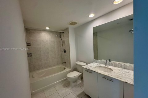 Condo in Miami, Florida, 1 bedroom  № 1888825 - photo 13