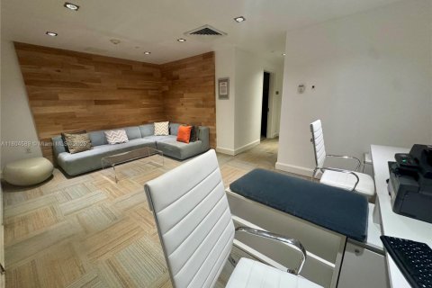 Condo in Miami, Florida, 1 bedroom  № 1888825 - photo 24