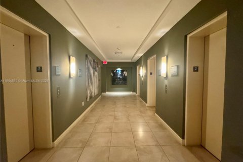 Condo in Miami, Florida, 1 bedroom  № 1888825 - photo 26