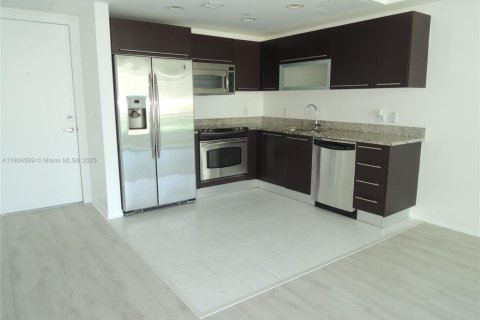 Condo in Miami, Florida, 1 bedroom  № 1888825 - photo 8